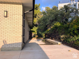 Photo 4 for 8797 Hidden Oak Dr
