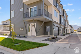 Photo 2 for 805 S Greenway Dr