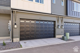 Photo 3 for 805 S Greenway Dr