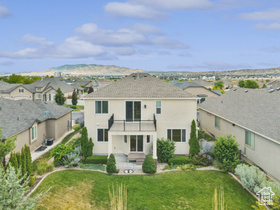 Photo 3 for 2886 N Desert Forest Ln