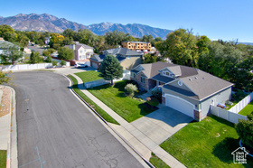 Photo 3 for 290 E Regent Park Ct