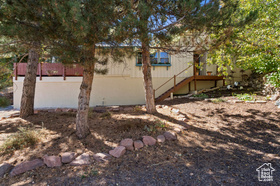 Photo 3 for 135 Crestview Dr