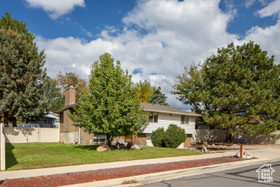 Photo 3 for 1747 E Sugarloaf Dr