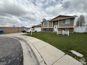 Photo 2 for 4717 S Spicewood Cir