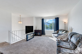 Photo 3 for 1490 W Twin Oaks Dr