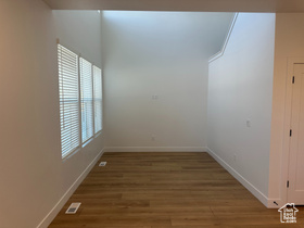 Photo 3 for 289 E Vaughn Ln #14