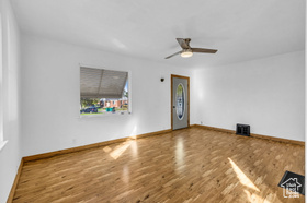 Photo 3 for 153 Ross Dr