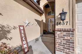 Photo 4 for 5657 S Woodview Dr #424