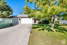 Photo 2 for 4438 W Lennox Dr