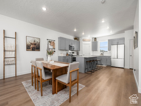 Photo 6 for 714 E Garden Grove Dr