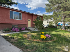 Photo 2 for 360 Belaire Cir