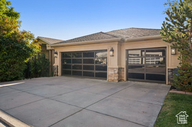 Photo 5 for 941 N Sandhurst Dr