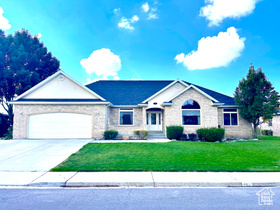 Photo 1 for 654 E Scenic Dr