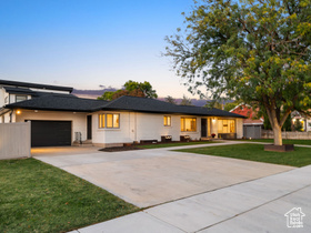 Photo 3 for 2311 E Delia Dr