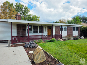 Photo 4 for 10433 S Carnation Dr