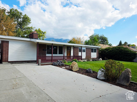 Photo 2 for 10433 S Carnation Dr