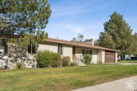 Photo 3 for 2311 E Snow Mountain Dr
