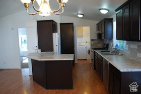 Photo 4 for 1183 W Parkway Ln