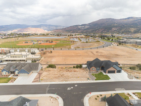 Photo 6 for 933 S Cliffs Dr #38