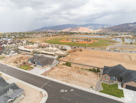 Photo 2 for 933 S Cliffs Dr #38