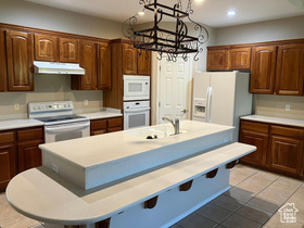 Photo 4 for 4438 S Broadmoor Dr
