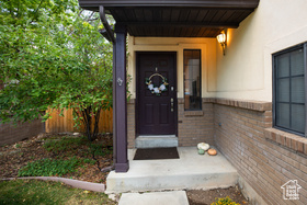 Photo 4 for 2204 E Country View Ln