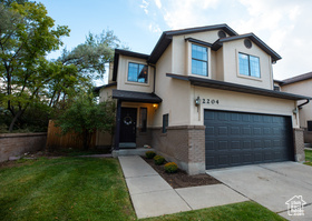 Photo 2 for 2204 E Country View Ln