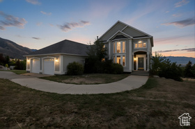 Photo 2 for 2887 N Viewcrest Cir