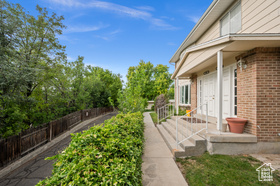 Photo 3 for 3006 Casto Ln