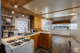 Photo 4 for 134 E Gardena Ave