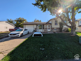 Photo 3 for 1156 N Nayon Dr