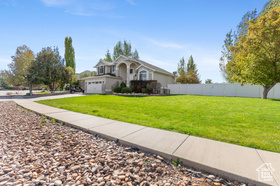 Photo 3 for 374 S Davenport Dr