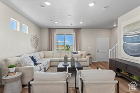 Photo 4 for 100 N Riverside Dr #114