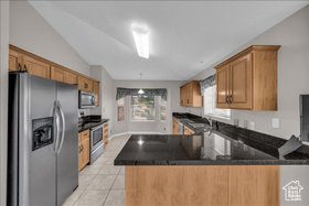 Photo 2 for 639 W Uxbridge Cir