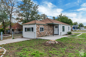 Photo 3 for 1305 W Mead Ave