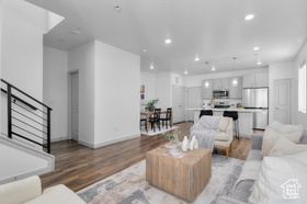 Photo 4 for 108 E Fairmont Pl