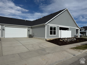 Photo 2 for 28 S 3830 West #424