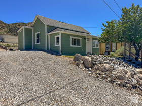 Photo 3 for 215 W Railroad St