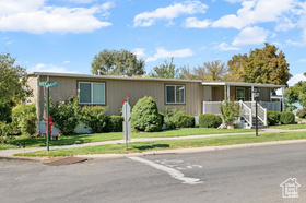 Photo 1 for 1062 W Foxglove Dr #118