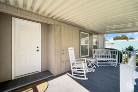 Photo 3 for 1062 W Foxglove Dr #118