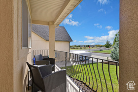 Photo 3 for 5422 W Island Creek Dr