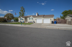 Photo 3 for 4468 W Tidwell St