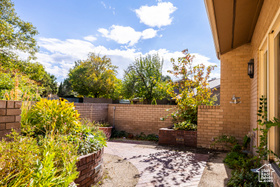 Photo 2 for 822 N Grandridge Ct
