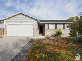 Photo 1 for 635 E Wildrose Dr