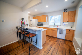 Photo 4 for 885 W Chartres Ave