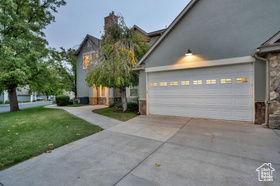 Photo 2 for 967 S Courtyard Ln