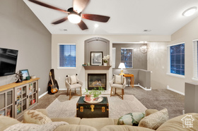 Photo 4 for 967 S Courtyard Ln