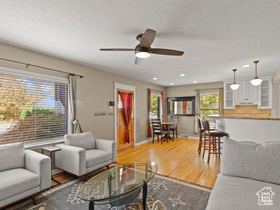 Photo 6 for 1056 E Elgin Ave