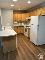 Photo 3 for 1533 N Riverside Ave #27