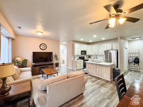 Photo 4 for 6920 W Ashby Way